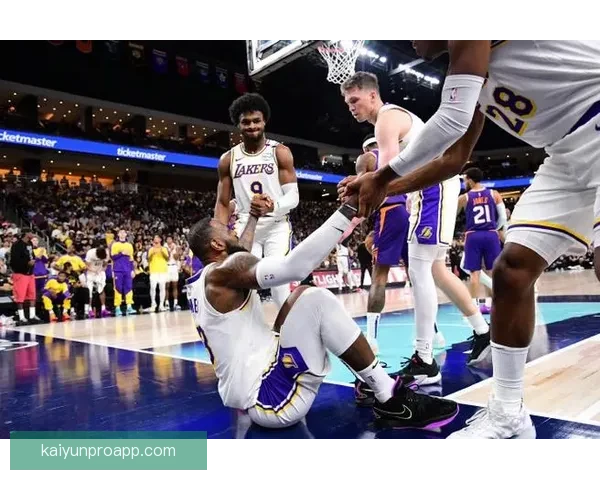 NBA历史首例父子同场助攻 布朗尼接詹姆斯传球命中三分